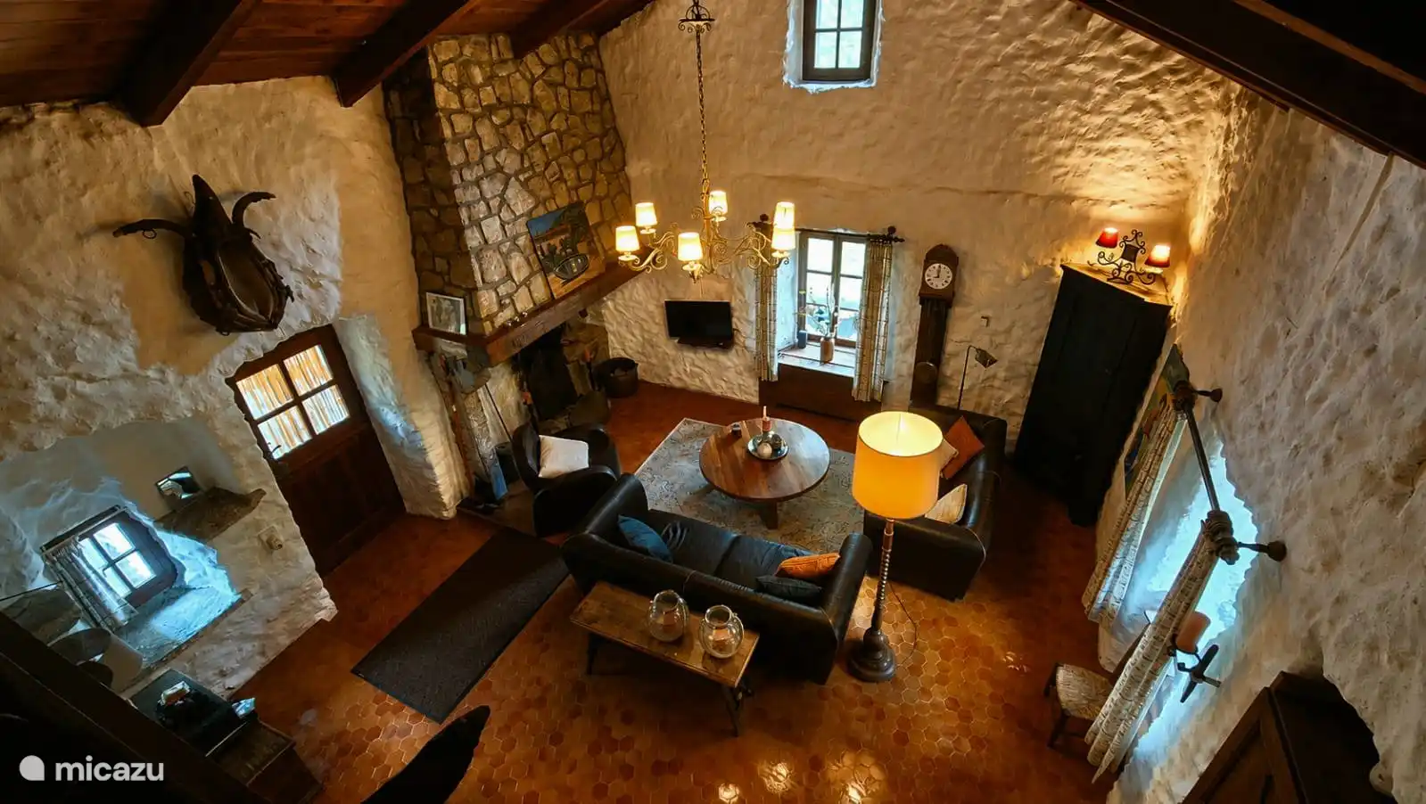 Woonkamer met open haard