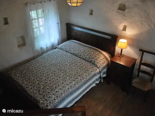 el rancho en Francia, Ardecha, Darbres - casa vacacional Dormitorio acogedor arriba en la torre.