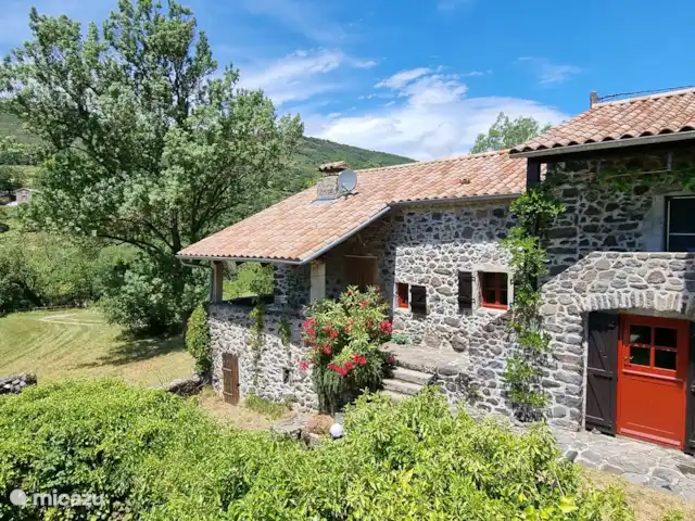 el rancho en Francia, Ardecha, Darbres - casa vacacional Patio