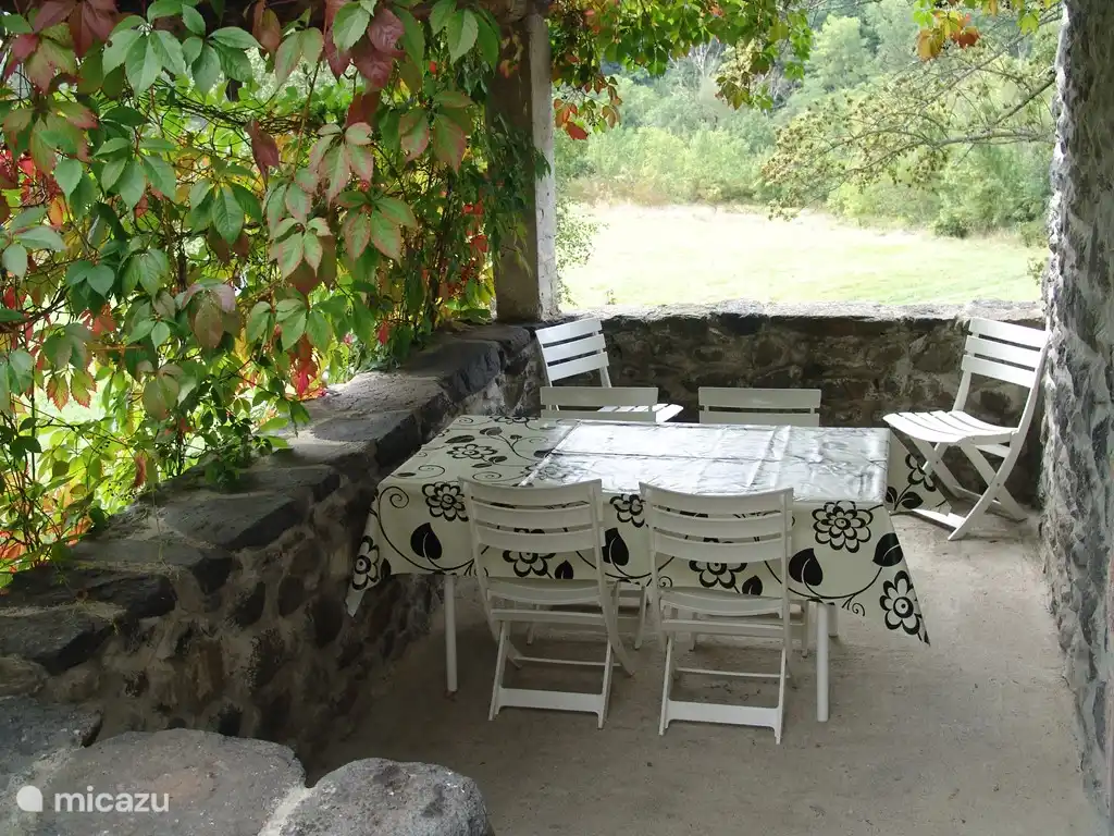 Überdachte Terrasse.