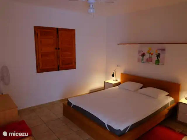 Villa Pampa + belle piscine privée | Espagne, Costa del Sol, Comares - villa Chambre au dernier étage, adjacente à la terrasse sur le toit.