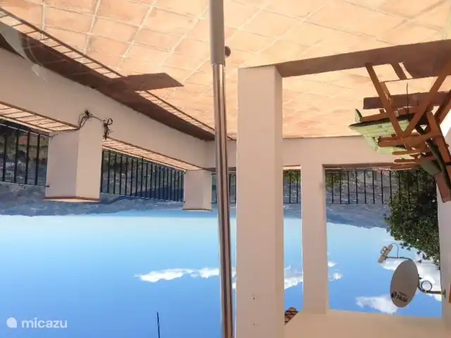 Dakterras met fraaie uitzichten richting de Middellandse zee.