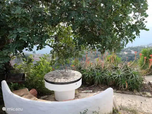 Villa Pampa + belle piscine privée | Espagne, Costa del Sol, Comares - villa Siège romantique sous le caroubier, merveilleusement ombragé en été.