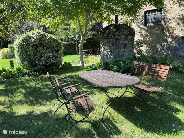 Valpiana | Italie, Toscane, Rufina - villa Espace jardin sur le côté de la maison.