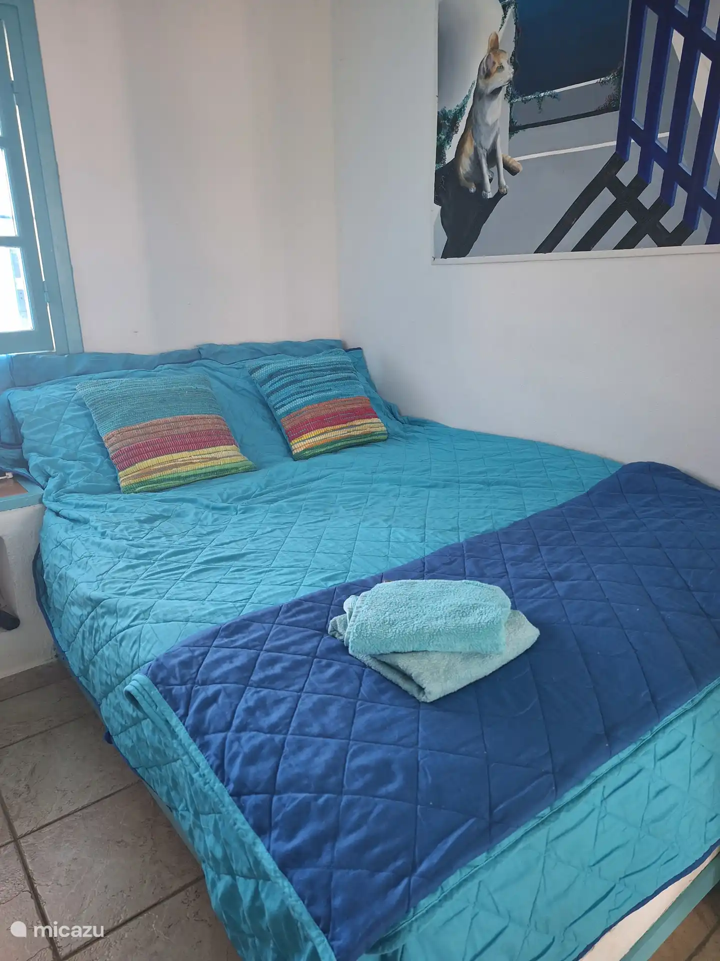 2 persoonsbed, springveren matras met topper.