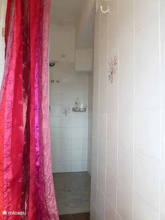 SOPRA San Vito Eingang geräumige Dusche