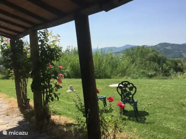 Location de Vacances Italie, Marche, San Vito sul Cesano, villa - Marches Villa.San.Vitale Sopra 4 p bonne tasse de café dans les jardins de la Villa San Vitale
