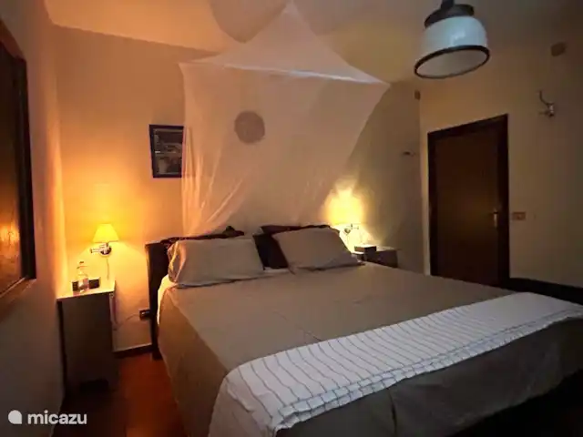 Location de Vacances Italie, Marche, San Vito sul Cesano, villa - Marches Villa.San.Vitale Sopra 4 p Chambre principale Sopra, à côté de la chambre se trouvent les toilettes et la douche à l’italienne