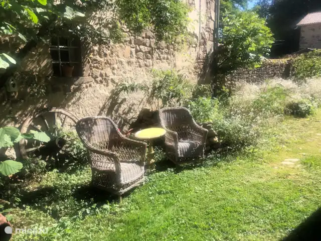 Location de Vacances France, Haute-Loire, La Chaise-Dieu, gîte / cottage - Gîte de Folgoux Jardin