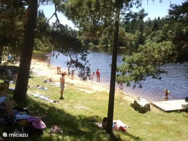 Location de Vacances France, Haute-Loire, La Chaise-Dieu, gîte / cottage - Gîte de Folgoux Le lac de baignade est à 2 km du gîte.