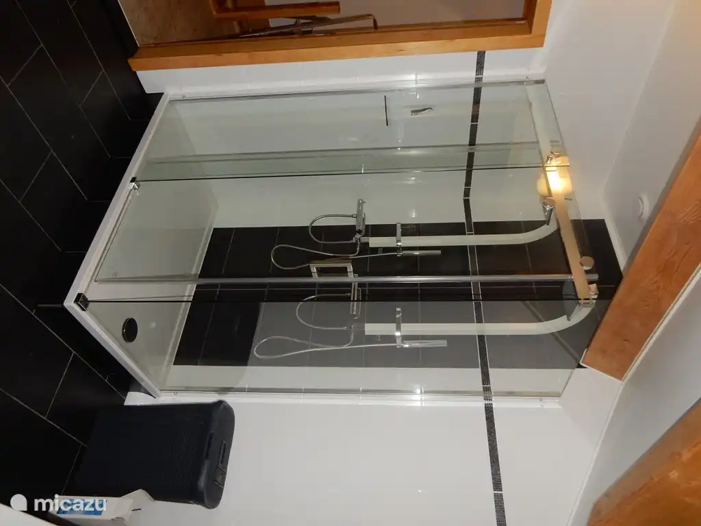 Doppel-Dusche im Obergeschoss.