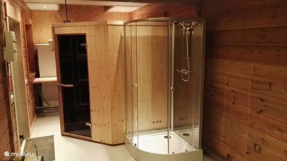 Sauna mit Dusche