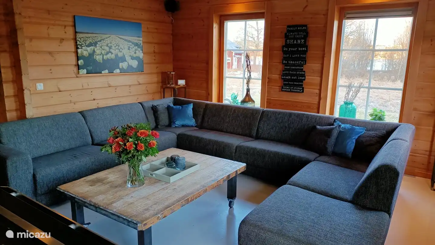 Platz für alle und ein luxuriöses Sofa