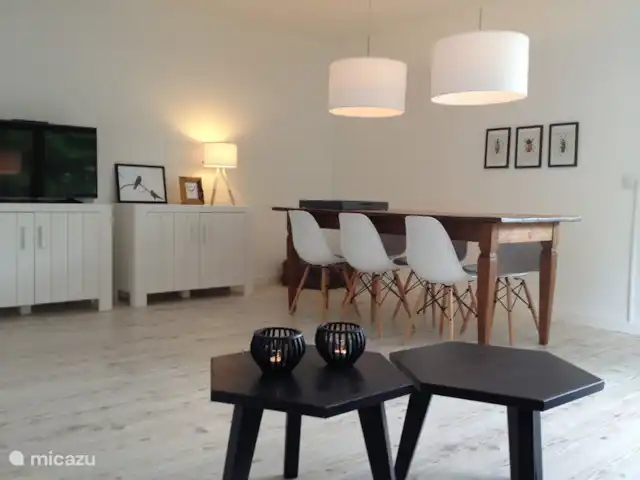 appartement huren in Duitsland, Sauerland, Niedersfeld - Winterberg – Luxe app. met sauna, Heerlykhuys A woonkamer met eettafel