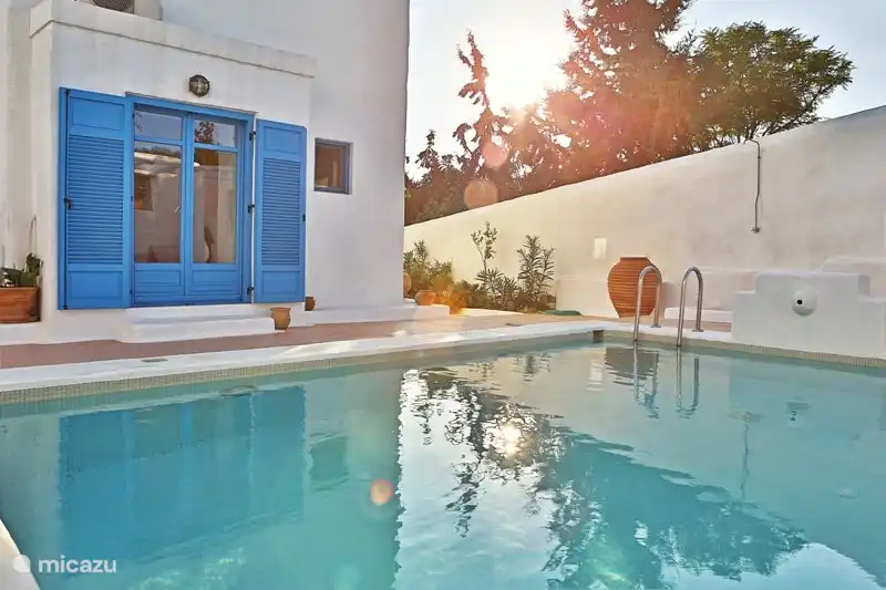 Offene Türen zum Pool