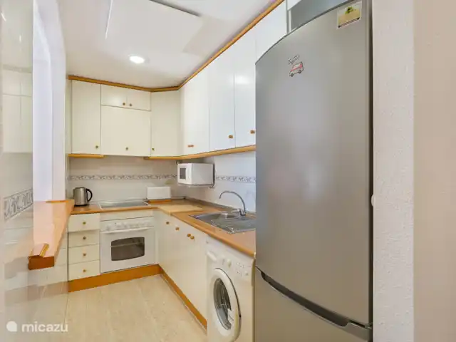 La Mata Viñamar 7 vista frontal al mar en España, Costa Blanca, La Mata - apartamento Hay un frigorífico espacioso con congelador independiente.