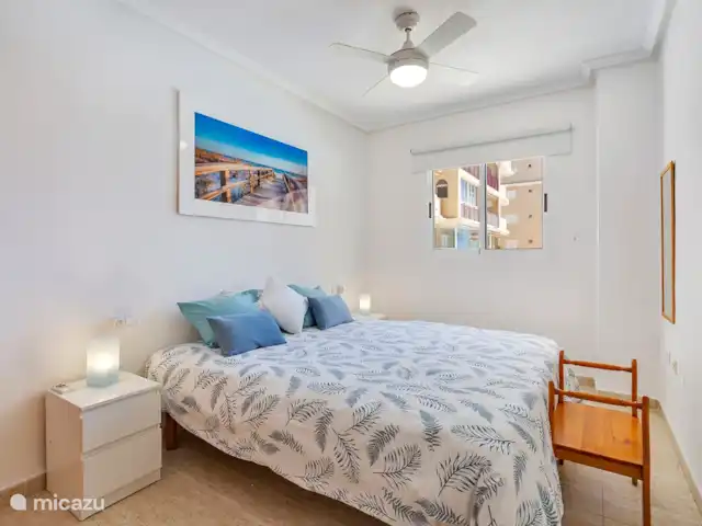 La Mata Viñamar 7 vista frontal al mar en España, Costa Blanca, La Mata - apartamento El dormitorio principal con cama king size.