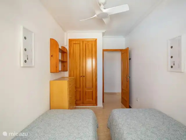 La Mata Viñamar 7 vista frontal al mar en España, Costa Blanca, La Mata - apartamento Hay amplios armarios empotrados en los dos dormitorios.