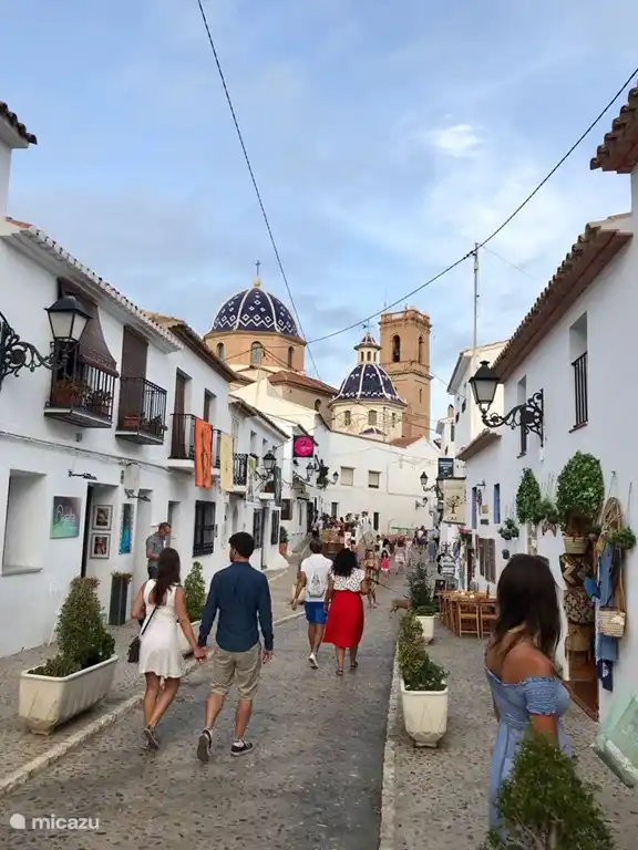 Altea à une demi-heure avec la vieille ville.