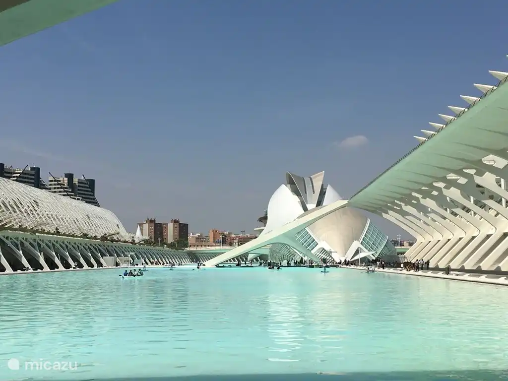 Valence, belle ville pour une excursion d'une journée. Visite guidée à vélo à organiser par nos soins