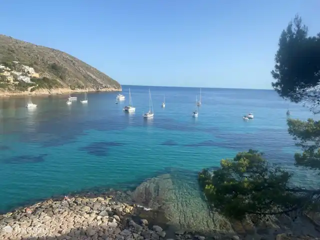 Casa Luz | Espagne, Costa Blanca, Moraira - appartement El Portet, baie abritée avec terrasses sur l'eau.