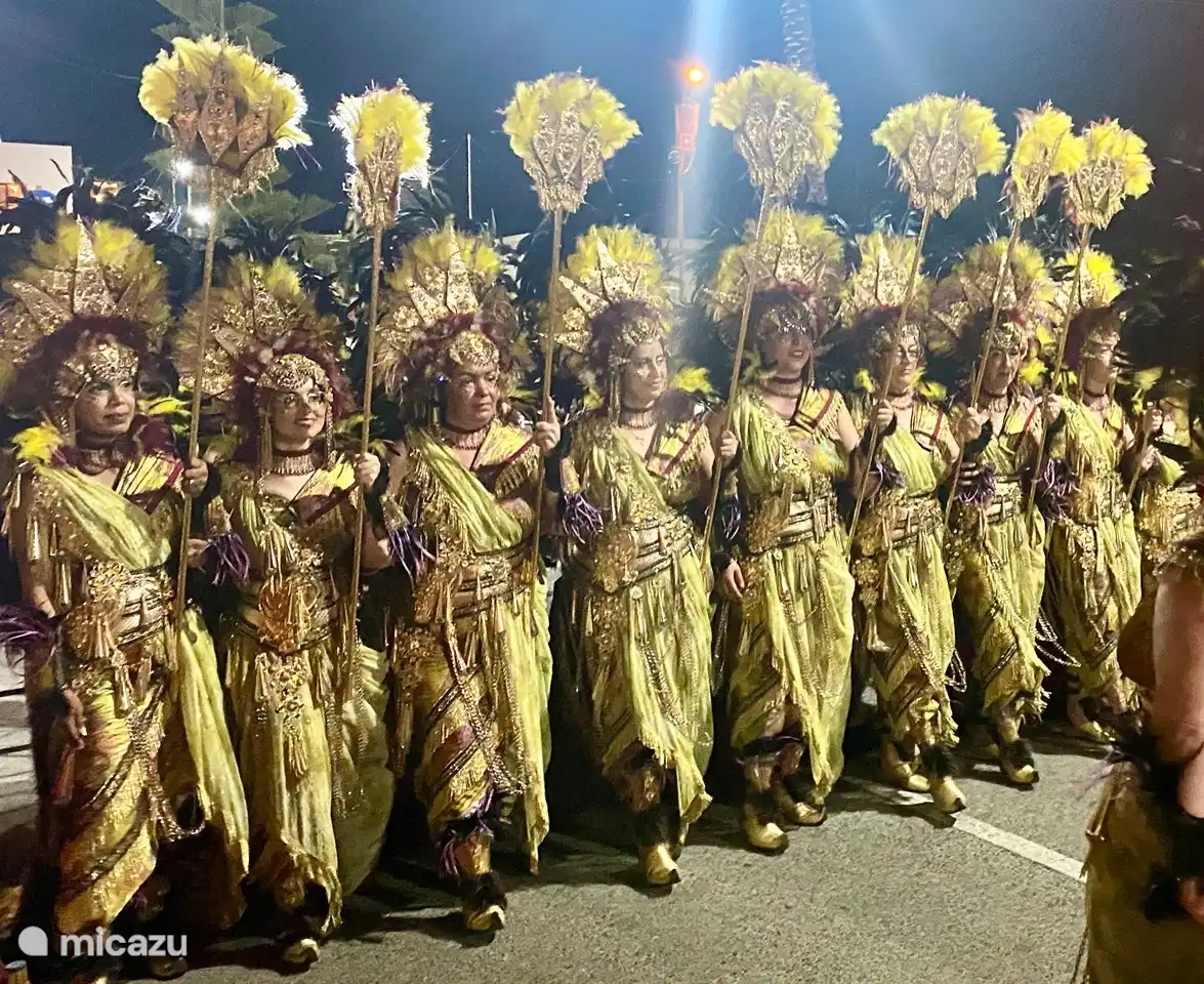 Moros y cristianos. Un festival de plusieurs jours en juin célébrant la victoire sur les Maures 