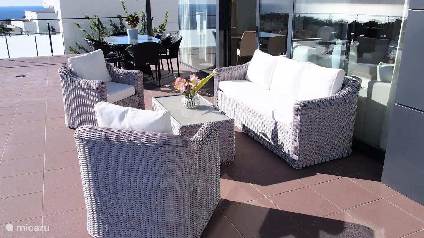 Große Sonnenterrasse mit Aussicht