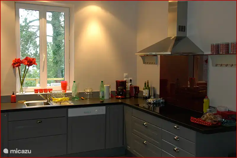 Kitchen, fully equipped.