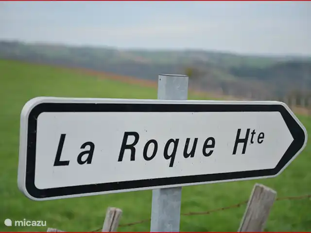 Gîte de la Roque | France, Aveyron, Conques - ferme Le signe au sommet de la montagne ne laisse rien à désirer pour la clarté.