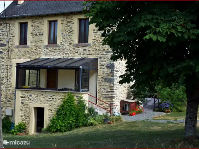 Gîte de la Roque | France, Aveyron, Conques - ferme Vue de côté.