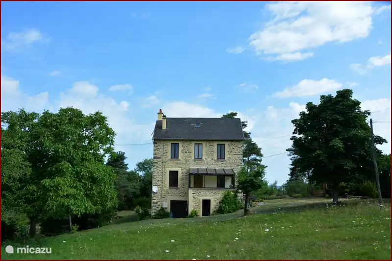 A sea of ??space to play.