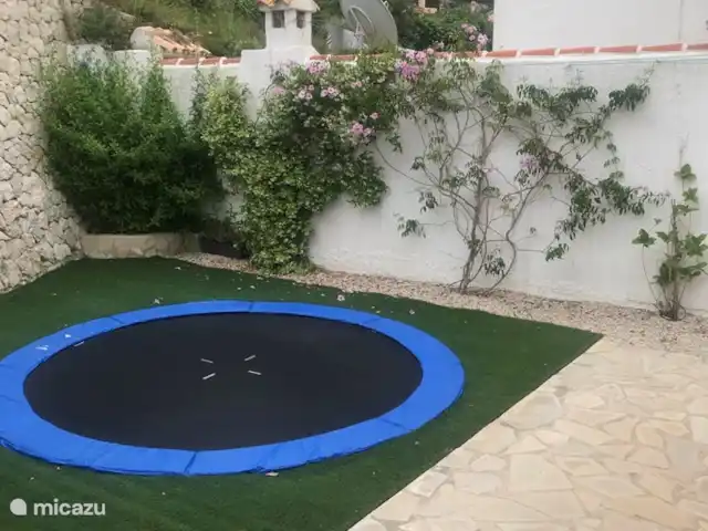 Villa Emma, Benitatchell, Moraira | Espagne, Costa Blanca, Benitachell - villa Le trampoline à l'arrière de notre maison.