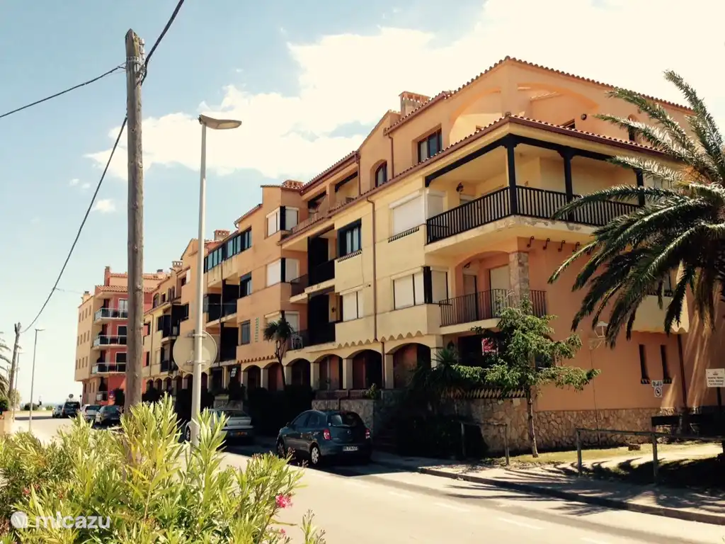 Rent a penthouse holiday gran reserva in empuriabrava, costa brava ... Slaapkamer meubels Penthouse