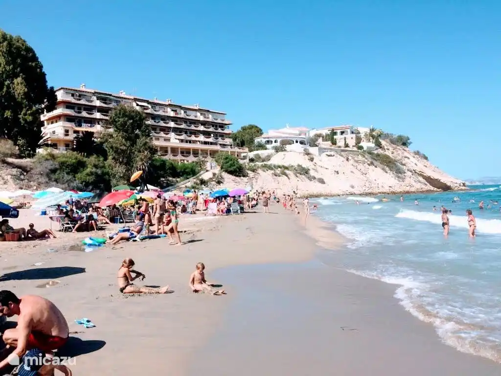 Strand 5 Minuten zu Fuß.