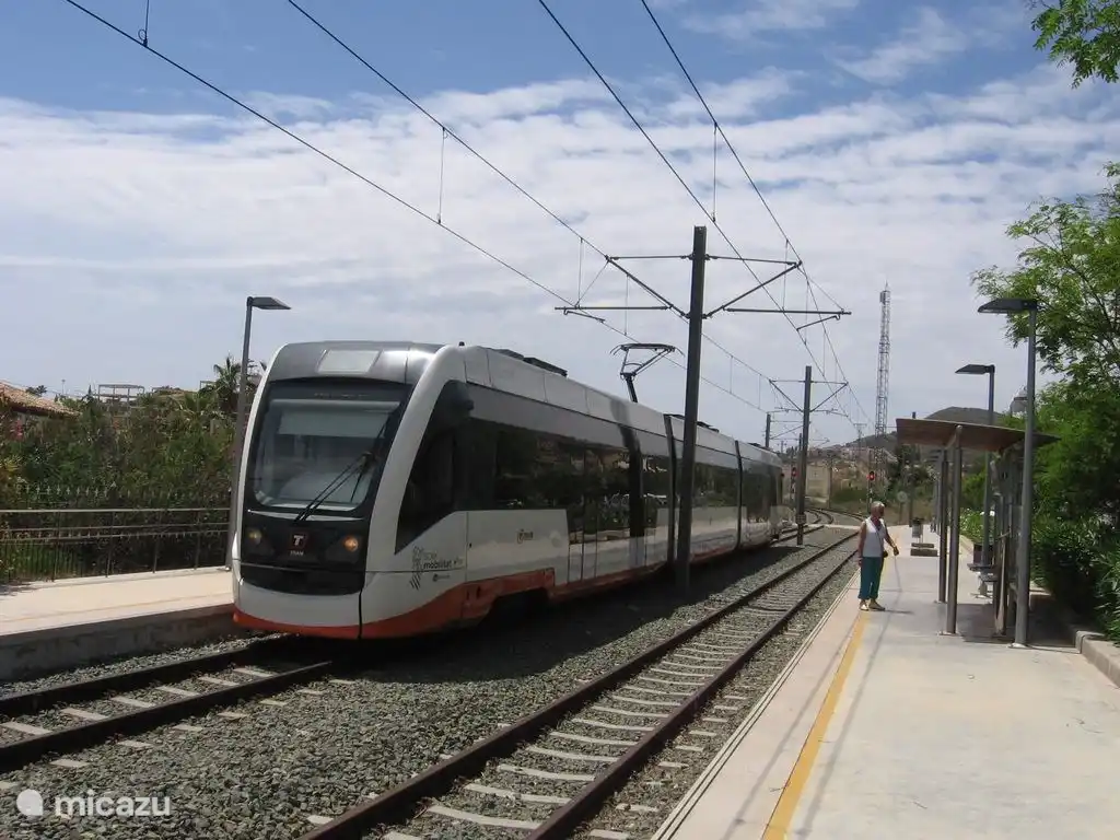 Straßenbahnhaltestelle zu Fuß erreichbar.