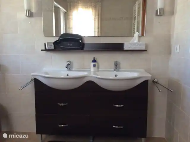 Acogedora villa con vistas al mar en España, Costa Blanca, Jávea - villa Lavabo doble en el baño de arriba