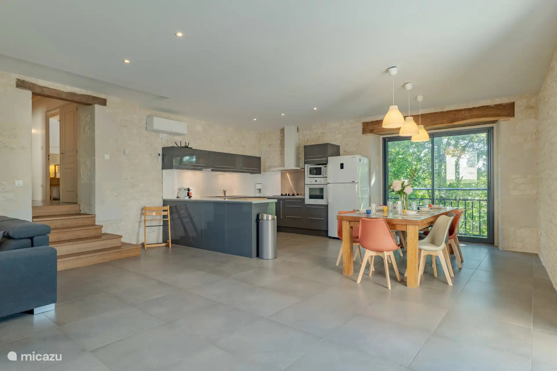 Cocina con comedor
