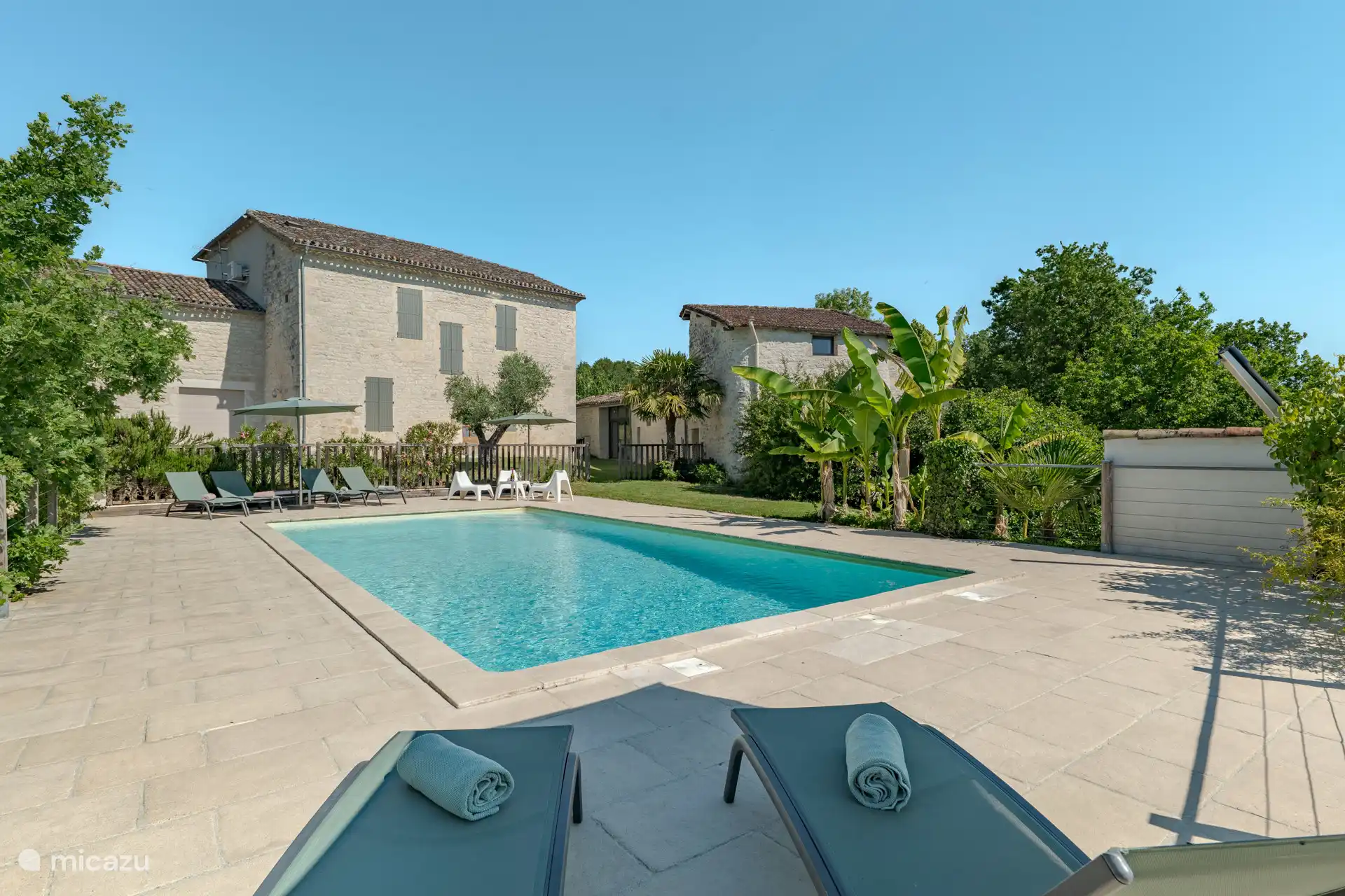 La casa con piscina