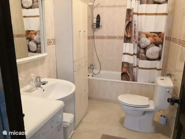 Casa con magnifica vista al mar en España, Costa del Sol, Nerja - casa paredada baño abajo