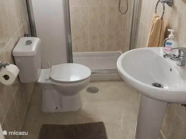 Casa con magnifica vista al mar en España, Costa del Sol, Nerja - casa paredada baño arriba