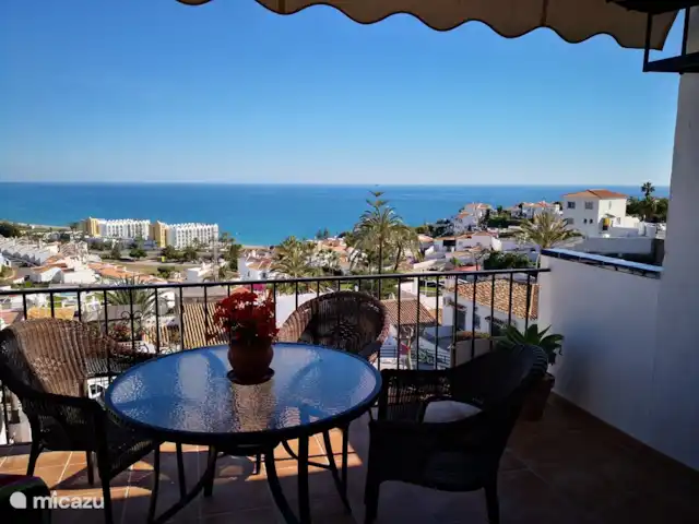 Casa con magnifica vista al mar en España, Costa del Sol, Nerja - casa paredada salón terraza
