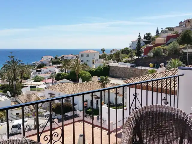Casa con magnifica vista al mar en España, Costa del Sol, Nerja - casa paredada salón terraza