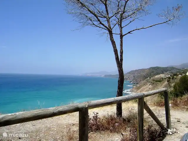 Casa con magnifica vista al mar en España, Costa del Sol, Nerja - casa paredada ambiente