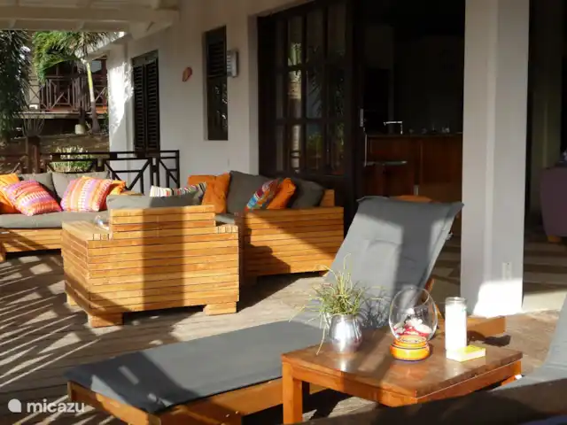 Blue Bay Beach Villa 14 en Curazao, Curazao Centro, Blue Bay - villa Cómoda zona de estar al aire libre