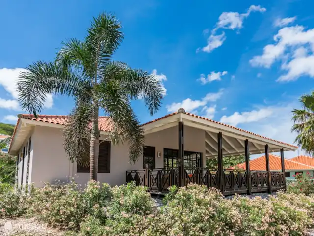 Blue Bay Beach Villa 14 en Curazao, Curazao Centro, Blue Bay - villa Blue Bay Beach Villa 14 con gran porche sombreado