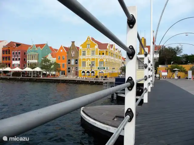 Blue Bay Beach Villa 14 en Curazao, Curazao Centro, Blue Bay - villa Willemstad a través de los 'ojos' del Pontjesbrug.