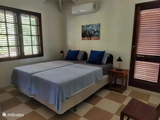 Blue Bay Beach Villa 14 en Curazao, Curazao Centro, Blue Bay - villa Dormitorio 2 con baño contiguo compartido (dormitorio 3)