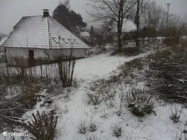 Hansel et Gretel | Allemagne, Hesse, Kirchheim - maison de vacances Le jardin en hiver avec de la neige.
