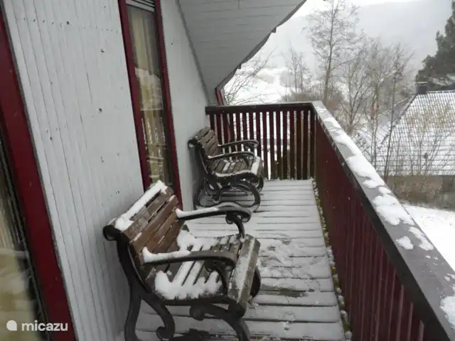 Hansel et Gretel | Allemagne, Hesse, Kirchheim - maison de vacances Balcon sous la neige.