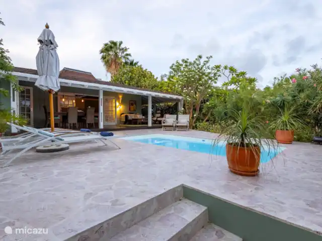 Location de Vacances Curaçao, Curaçao-Centre, Piscadera, bungalow - Piscadera Bay Resort Lumière du soir sur la terrasse